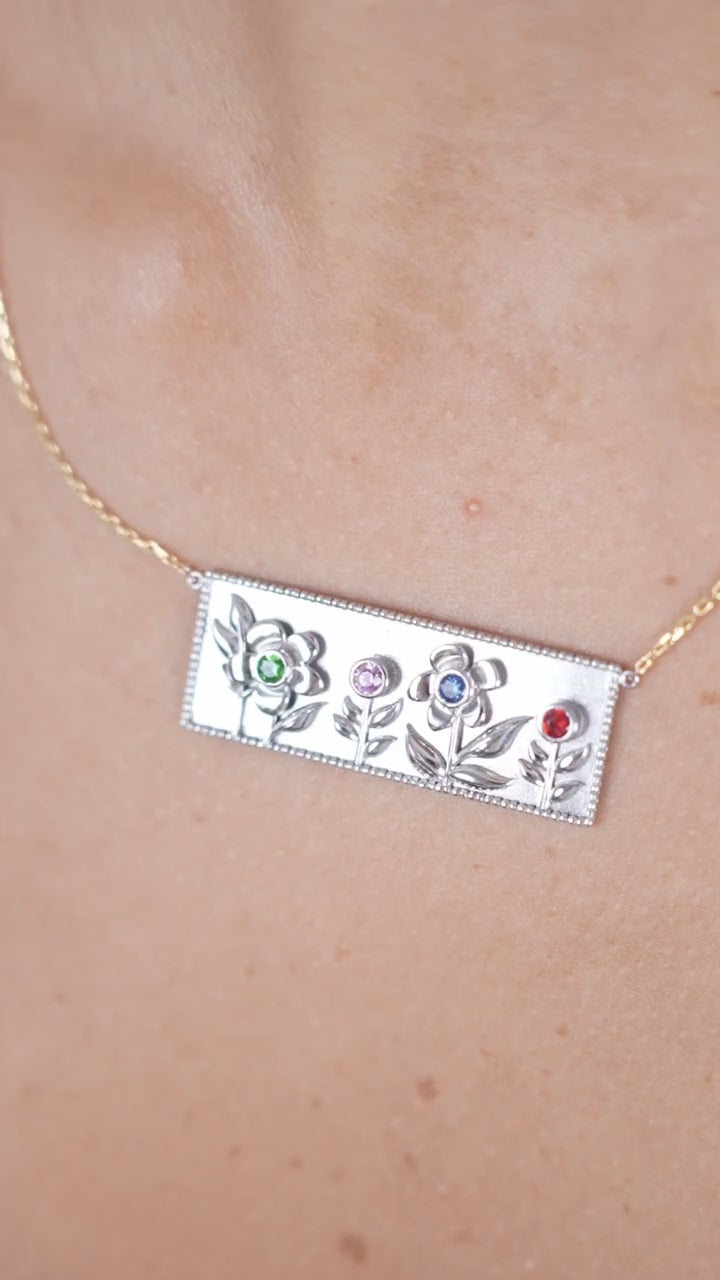 Garden of Eden Necklace in 18K white gold with four gemstone flowers – product video