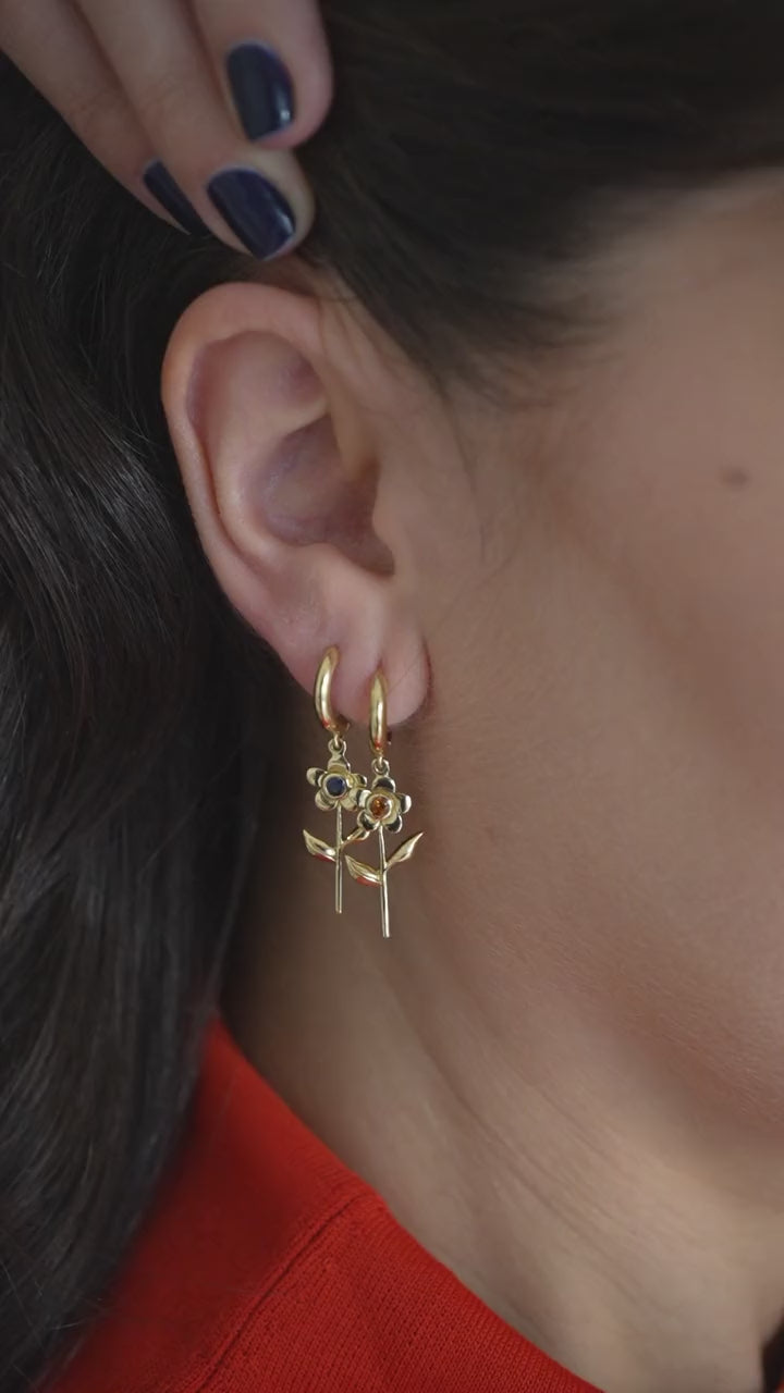 Karmalulu Single Flower Earring in 18K yellow gold worn on the ear
