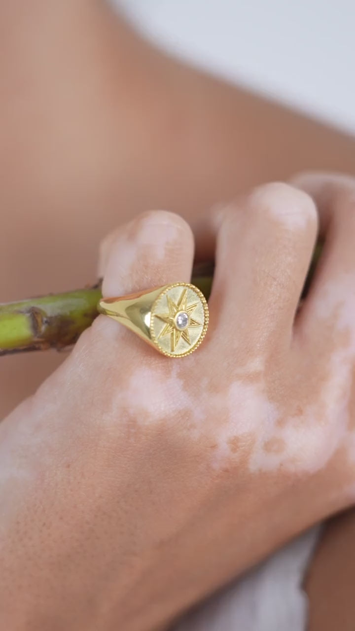 Star of Ishtar Signet Ring in 18K yellow gold with a center diamond – product video