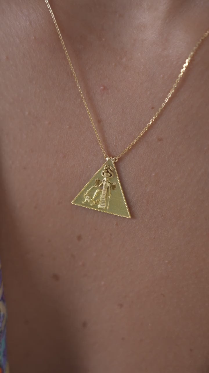 Baby Ishtar Necklace in 18K yellow gold – product video