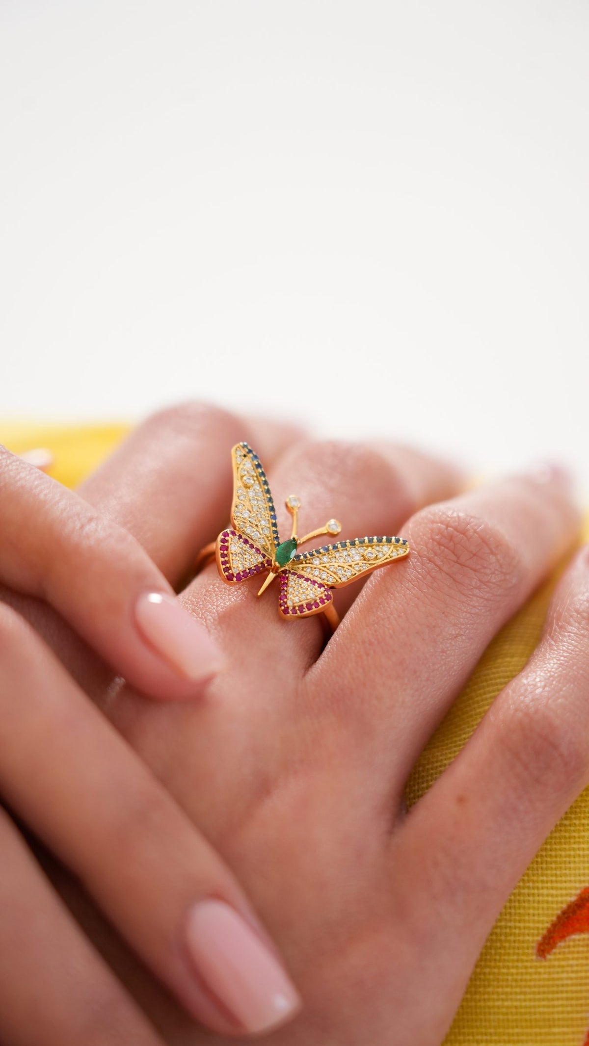 Butterfly Ring in 18K yellow gold with coloured gemstones
